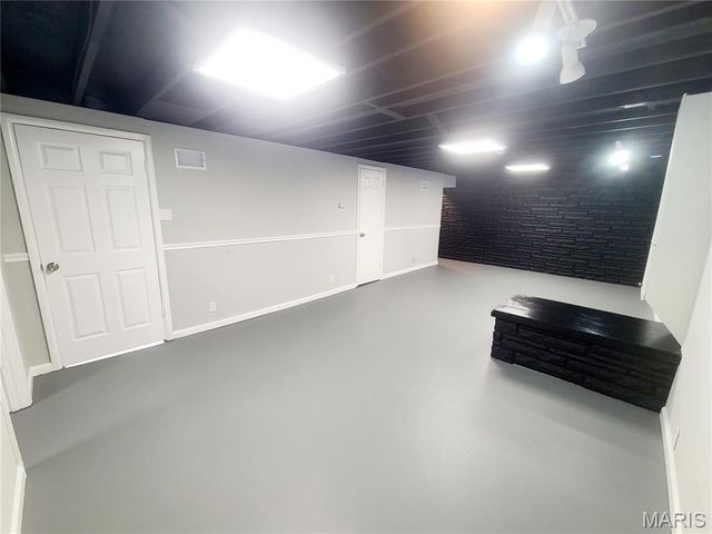 2414 Castle Drive, Moline Acres, MO 63136