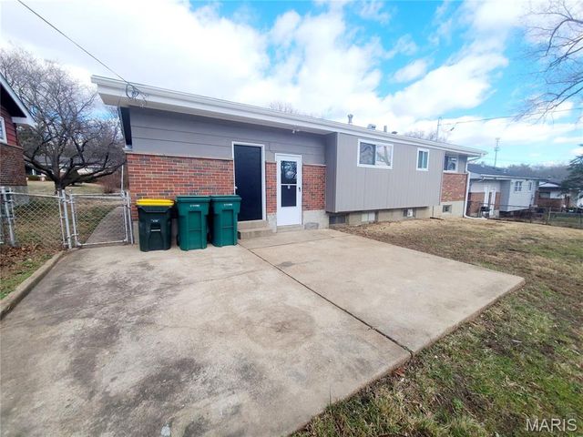 2414 Castle Drive, Moline Acres, MO 63136