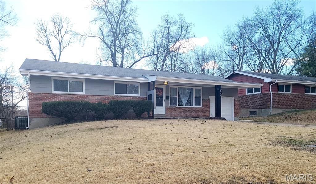 2414 Castle Drive, Moline Acres, MO 63136