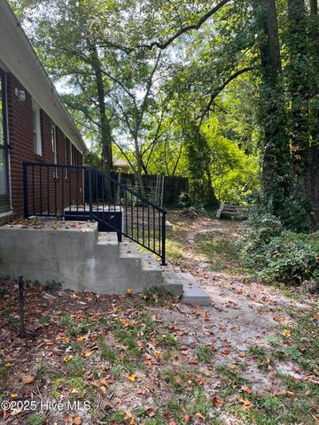 2301 Jefferson Drive, Greenville, NC 27858