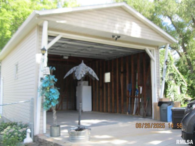 301 N CHURCH Street, Albany, IL 61230