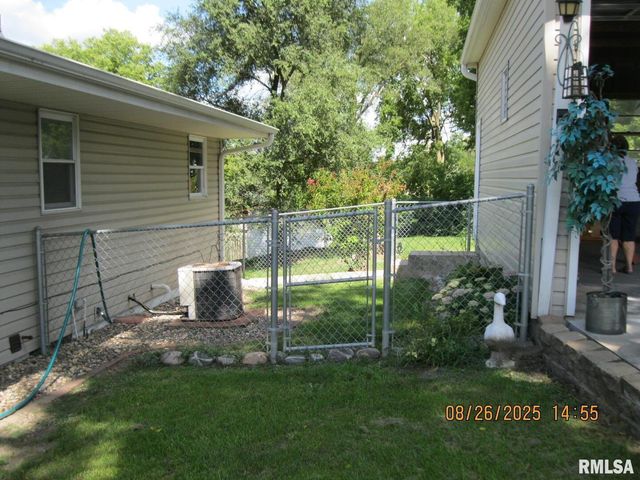 301 N CHURCH Street, Albany, IL 61230