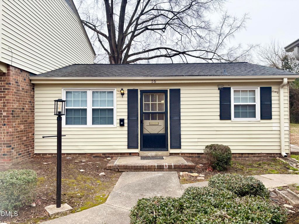 1002 Willow Drive 16, Chapel Hill, NC 27514