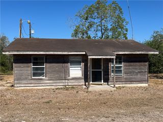 295 Mystic Dr, Mathis, TX 78368