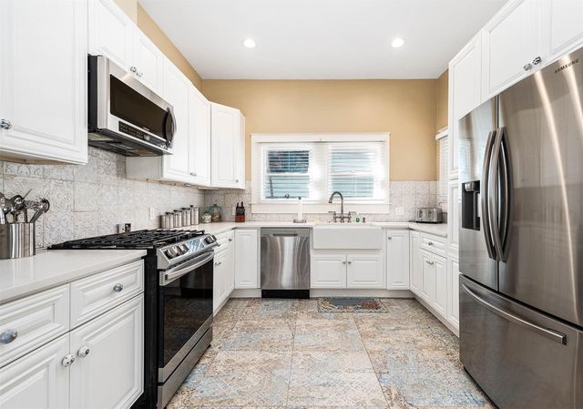 3811 Avenue O, Galveston, TX 77550