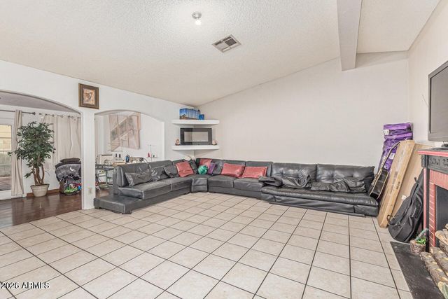 6718 W CATALINA Drive, Phoenix, AZ 85033