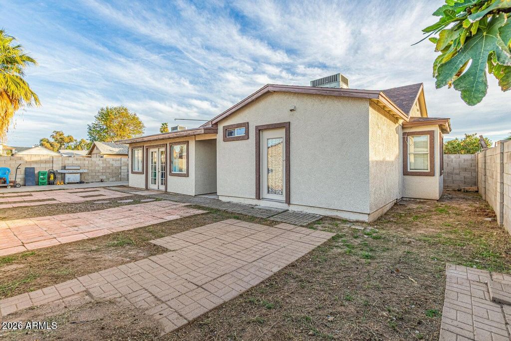 6718 W CATALINA Drive, Phoenix, AZ 85033 — photo 2