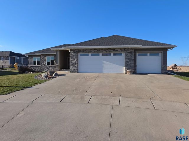 2824 E Sunflower Cir Circle, Brandon, SD 57005