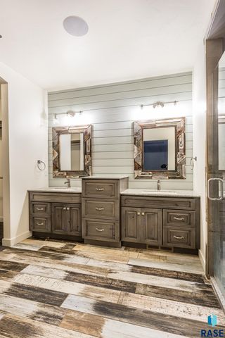 2824 E Sunflower Cir Circle, Brandon, SD 57005