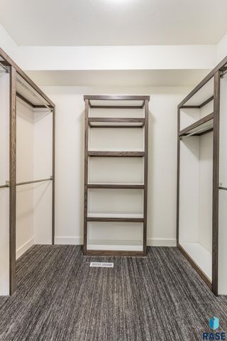 2824 E Sunflower Cir Circle, Brandon, SD 57005