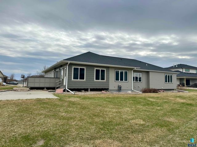 2824 E Sunflower Cir Circle, Brandon, SD 57005