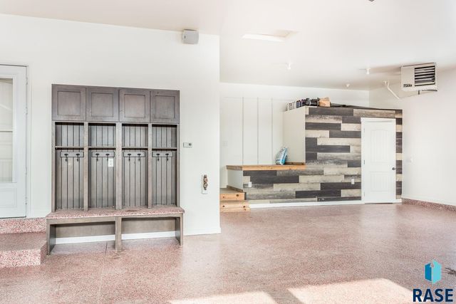 2824 E Sunflower Cir Circle, Brandon, SD 57005
