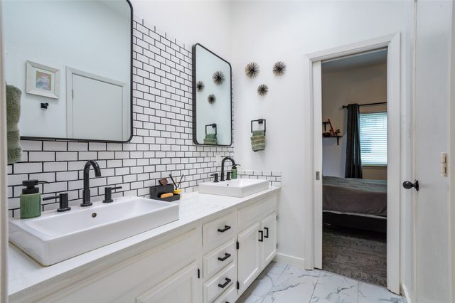 4030 Holland Avenue 8, Dallas, TX 75219