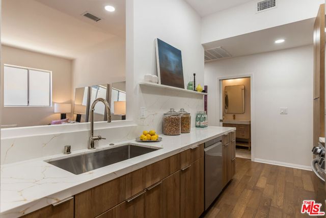 511 San Vicente Boulevard 106, Santa Monica, CA 90402