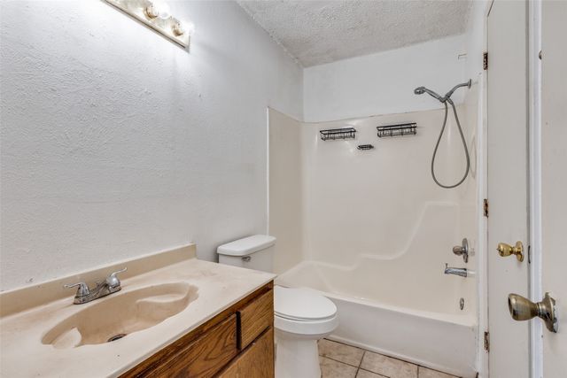 520 Lake Crest Parkway, Azle, TX 76020