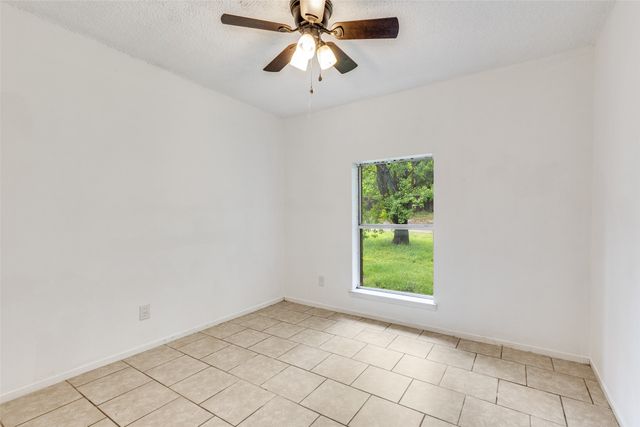 520 Lake Crest Parkway, Azle, TX 76020