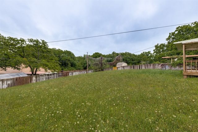 520 Lake Crest Parkway, Azle, TX 76020