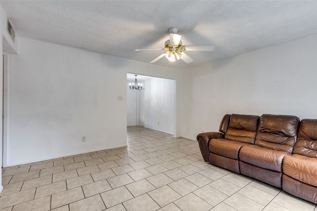 520 Lake Crest Parkway, Azle, TX 76020