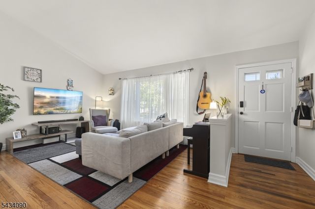 28 Ethan Dr, New Providence Boro, NJ 07974