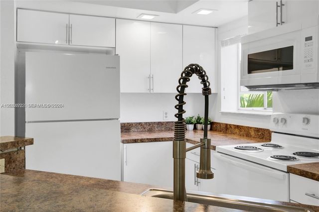 3420 N Pinewalk Dr N 717, Margate, FL 33063