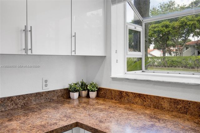 3420 N Pinewalk Dr N 717, Margate, FL 33063