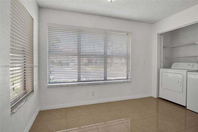 3420 N Pinewalk Dr N 717, Margate, FL 33063