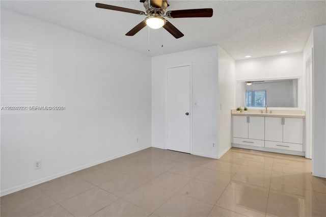 3420 N Pinewalk Dr N 717, Margate, FL 33063