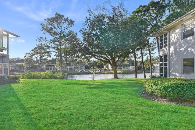 31 Lake Vista Trl Apt 104, Port St Lucie, FL 34952