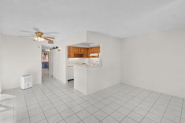 31 Lake Vista Trl Apt 104, Port St Lucie, FL 34952