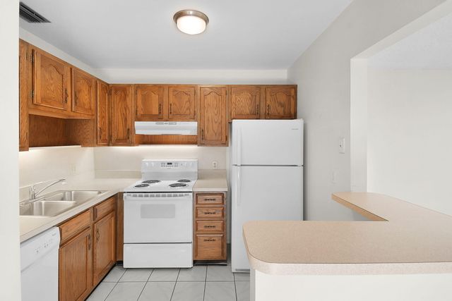 31 Lake Vista Trl Apt 104, Port St Lucie, FL 34952