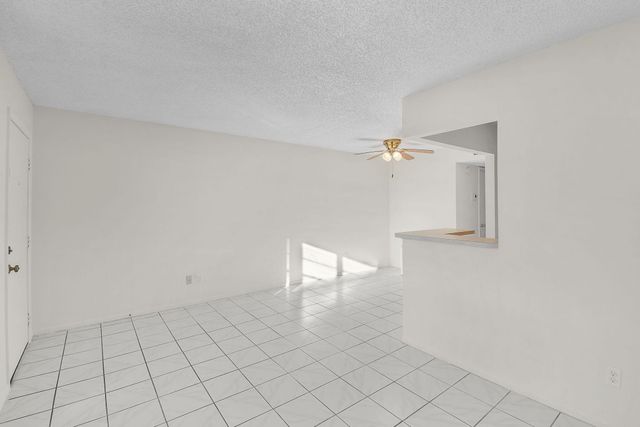 31 Lake Vista Trl Apt 104, Port St Lucie, FL 34952