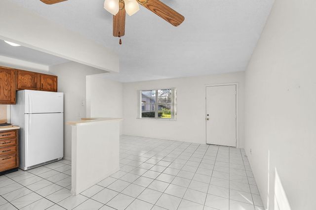 31 Lake Vista Trl Apt 104, Port St Lucie, FL 34952