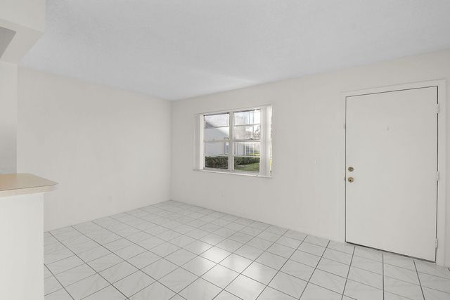 31 Lake Vista Trl Apt 104, Port St Lucie, FL 34952