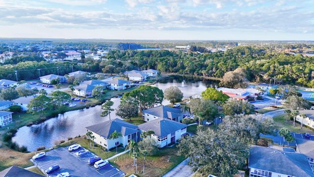 31 Lake Vista Trl Apt 104, Port St Lucie, FL 34952