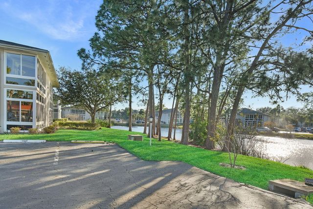 31 Lake Vista Trl Apt 104, Port St Lucie, FL 34952