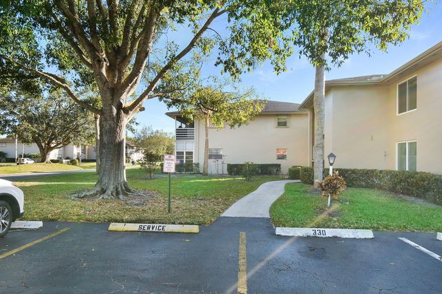 31 Lake Vista Trl Apt 104, Port St Lucie, FL 34952
