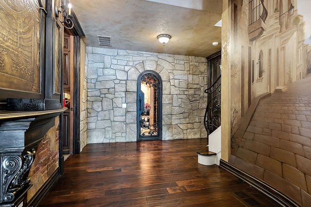 8611 Crest Court, Burr Ridge, IL 60527