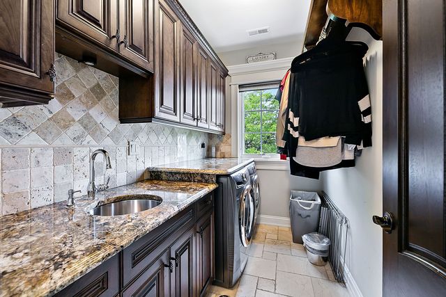 8611 Crest Court, Burr Ridge, IL 60527