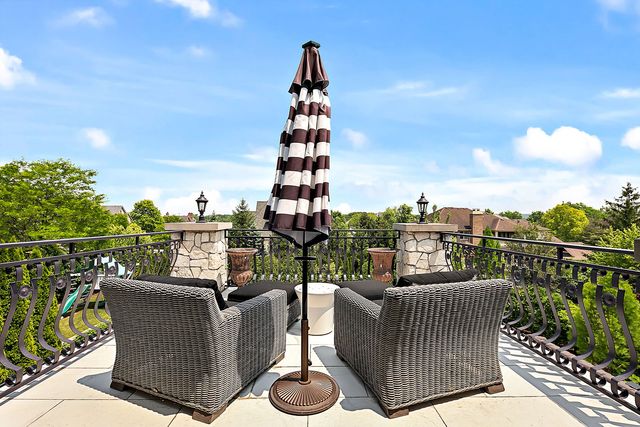 8611 Crest Court, Burr Ridge, IL 60527