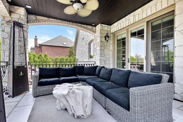 8611 Crest Court, Burr Ridge, IL 60527