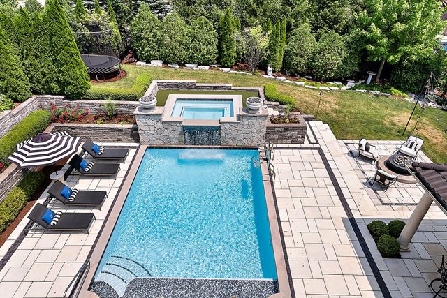 8611 Crest Court, Burr Ridge, IL 60527