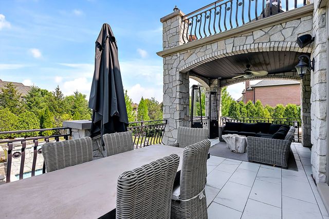8611 Crest Court, Burr Ridge, IL 60527