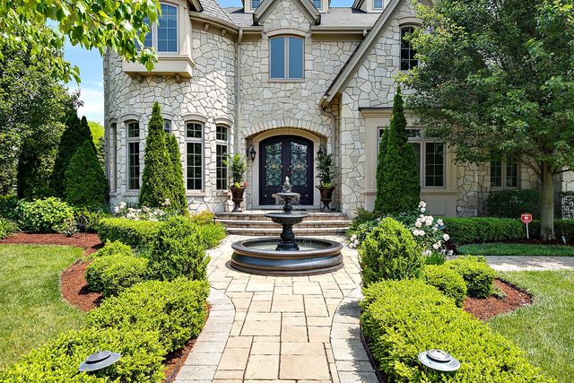 8611 Crest Court, Burr Ridge, IL 60527