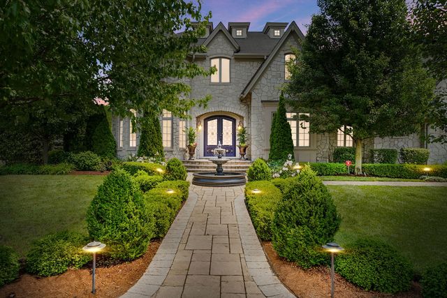 8611 Crest Court, Burr Ridge, IL 60527