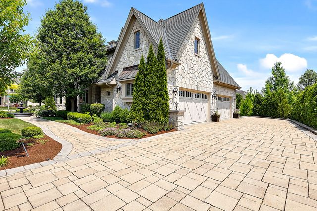 8611 Crest Court, Burr Ridge, IL 60527