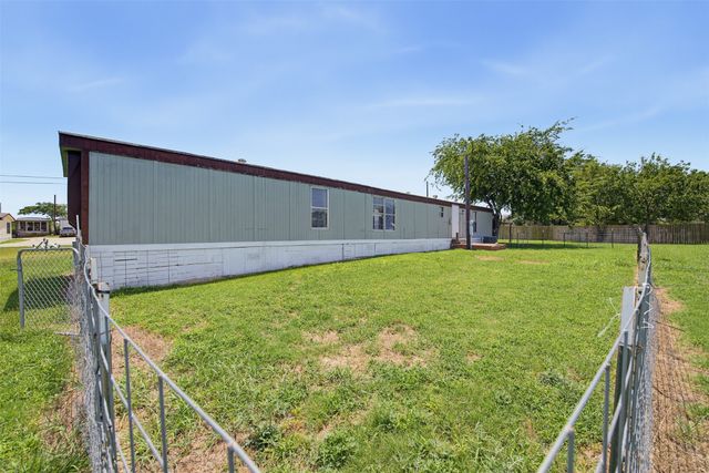 7305 Walden Drive, Joshua, TX 76058