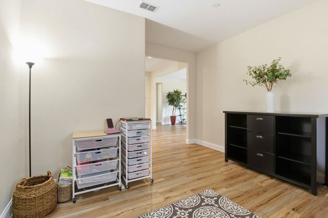 868 N San Remo Ln, Mountain House, CA 95391