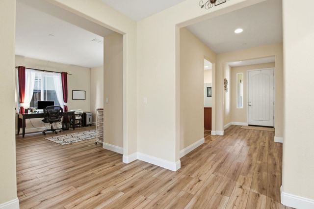 868 N San Remo Ln, Mountain House, CA 95391