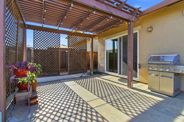 868 N San Remo Ln, Mountain House, CA 95391