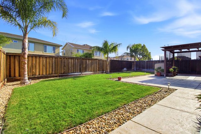 868 N San Remo Ln, Mountain House, CA 95391